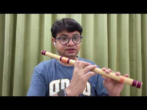 Producing two different sound from a single flute hole